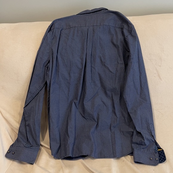 Men’s Button down - Picture 3 of 3